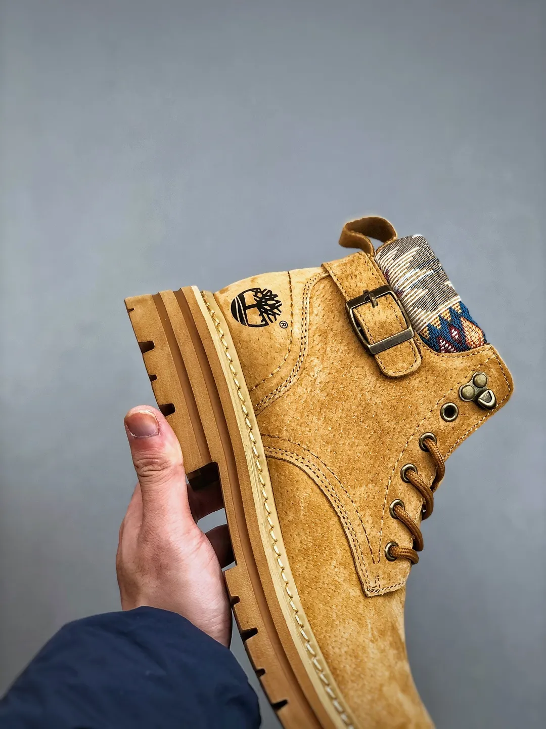 Local pickup 💰 520 supports store Timberland/Timberland classic 25ss new low-top (plus velvet) classic re-creation, brand new upgrade, Guangdong factory quality, original box and original packaging. The fabric is made of Italian 🇮🇹 top frosted mesh. It is paired with anti-odor and anti-corrosion genuine leather latex insoles to give you a perfect wearing experience. High-quality and durable, a must-have for sportsmen. Specially designed to handle handsomeness. High-quality and first-class foot feel. Exclusive supply Official item number: TB23066 Size: 39 40 41 42 43 44